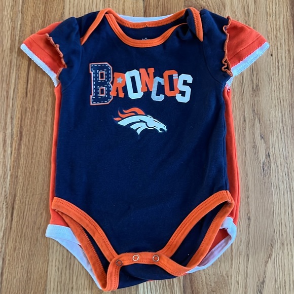 BRONCOS Set of 3 Girls Onesies, Denver Broncos, Size 3-6 Months - Picture 8 of 8